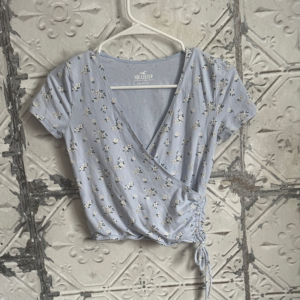 Hollister Women's Light Blue Floral Wrap crop Tee